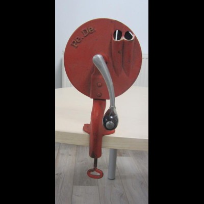 Alter Bohnenschneider Bohnenschnippler Pe.De. rot Vintage Metallguß